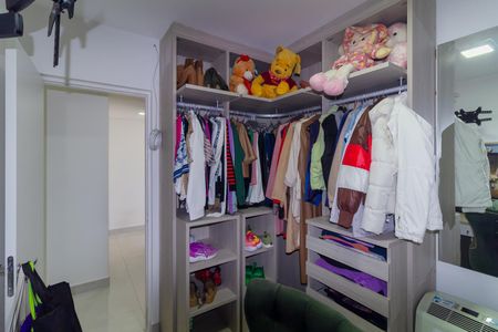 Apartamento à venda com 238m², 4 quartos e 4 vagasCloset Suíte 2