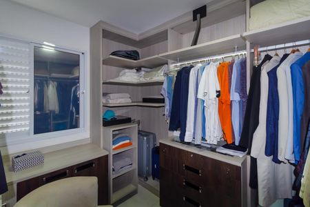 Apartamento à venda com 238m², 4 quartos e 4 vagasCloset Suíte 2