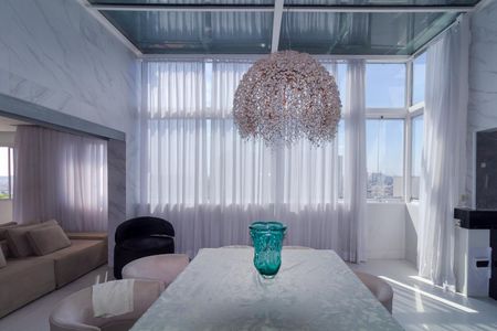 Apartamento à venda com 238m², 4 quartos e 4 vagasSala