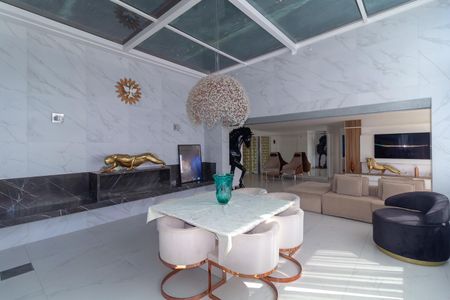Apartamento à venda com 238m², 4 quartos e 4 vagasSala