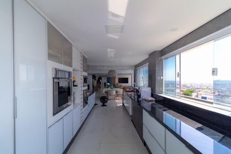 Apartamento à venda com 238m², 4 quartos e 4 vagasCozinha