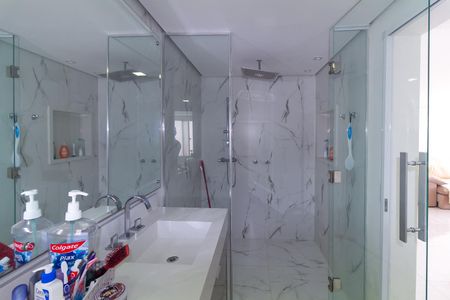 Apartamento à venda com 238m², 4 quartos e 4 vagasBanheiro 2 da Suíte 2