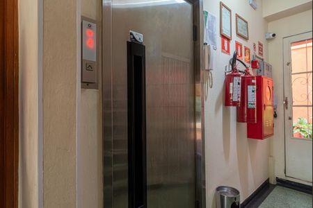 Apartamento à venda com 90m², 3 quartos e sem vagaÁrea comum - Elevador