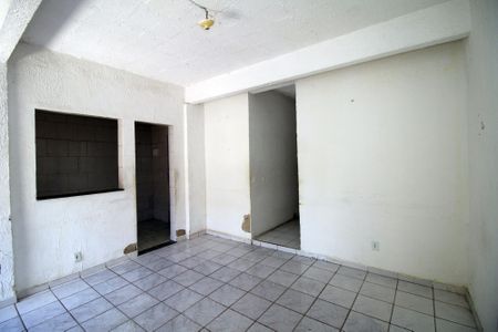 Casa à venda com 65m², 3 quartos e sem vagaSala