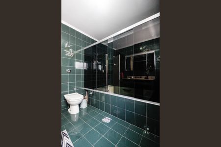 Casa à venda com 280m², 4 quartos e 2 vagas Casa à venda com 280m², 4 quartos e 2 vagasBanheiro da Suíte 1