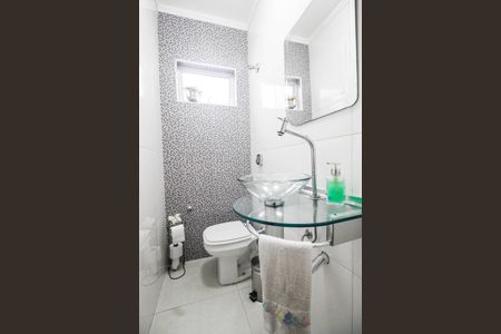 Casa à venda com 280m², 4 quartos e 2 vagas Casa à venda com 280m², 4 quartos e 2 vagasLavabo