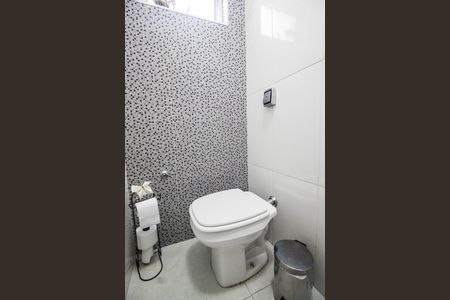 Casa à venda com 280m², 4 quartos e 2 vagas Casa à venda com 280m², 4 quartos e 2 vagasLavabo