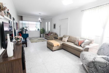 Casa à venda com 280m², 4 quartos e 2 vagas Casa à venda com 280m², 4 quartos e 2 vagasSala