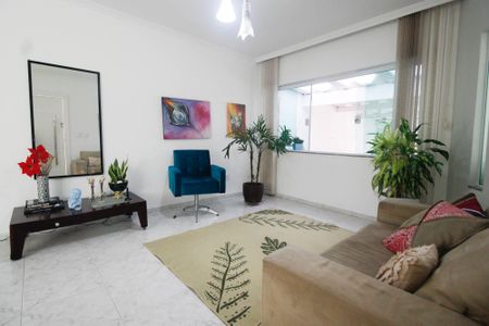 Casa à venda com 280m², 4 quartos e 2 vagas Casa à venda com 280m², 4 quartos e 2 vagasSala