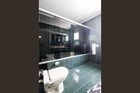 Casa à venda com 280m², 4 quartos e 2 vagas Casa à venda com 280m², 4 quartos e 2 vagasBanheiro da Suíte 1