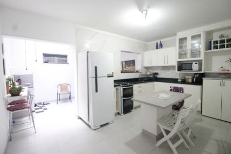 Casa à venda com 280m², 4 quartos e 2 vagas Casa à venda com 280m², 4 quartos e 2 vagasCozinha