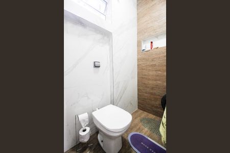 Casa à venda com 280m², 4 quartos e 2 vagas Casa à venda com 280m², 4 quartos e 2 vagasBanheiro de serviço