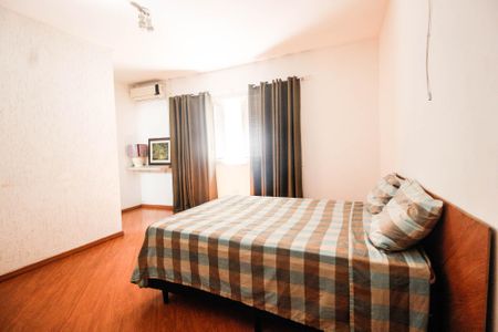 Casa à venda com 280m², 4 quartos e 2 vagas Casa à venda com 280m², 4 quartos e 2 vagasSuíte 2