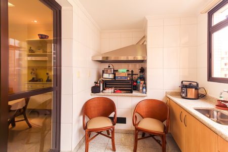 Apartamento à venda com 246m², 3 quartos e 5 vagas Apartamento à venda com 246m², 3 quartos e 5 vagasÁrea comum - Churrasqueira