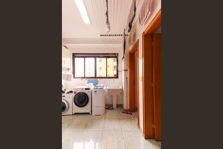 Apartamento à venda com 246m², 3 quartos e 5 vagas Apartamento à venda com 246m², 3 quartos e 5 vagasÁrea de Serviço