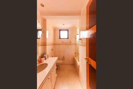 Apartamento à venda com 246m², 3 quartos e 5 vagas Apartamento à venda com 246m², 3 quartos e 5 vagasBanheiro da Suíte