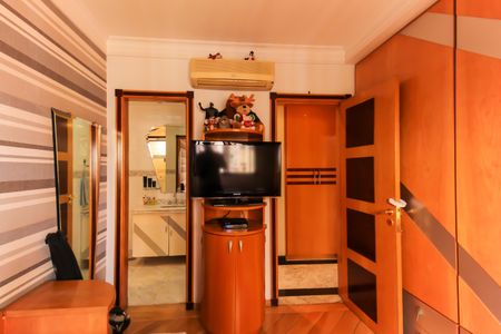 Apartamento à venda com 246m², 3 quartos e 5 vagas Apartamento à venda com 246m², 3 quartos e 5 vagas Suíte 2