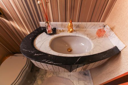 Apartamento à venda com 246m², 3 quartos e 5 vagas Apartamento à venda com 246m², 3 quartos e 5 vagasLavabo