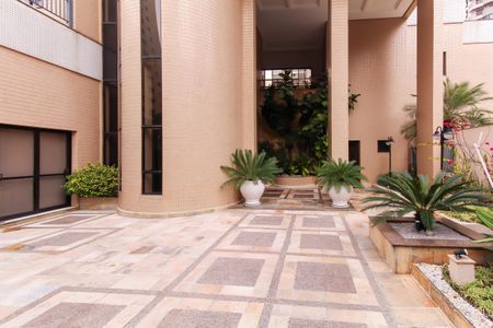 Apartamento à venda com 246m², 3 quartos e 5 vagas Apartamento à venda com 246m², 3 quartos e 5 vagasEntrada