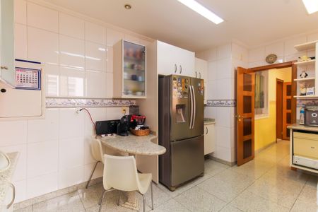 Apartamento à venda com 246m², 3 quartos e 5 vagas Apartamento à venda com 246m², 3 quartos e 5 vagasCozinha