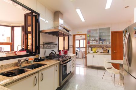 Apartamento à venda com 246m², 3 quartos e 5 vagas Apartamento à venda com 246m², 3 quartos e 5 vagasCozinha