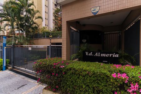 Apartamento à venda com 246m², 3 quartos e 5 vagas Apartamento à venda com 246m², 3 quartos e 5 vagasFachada