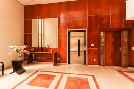 Apartamento à venda com 246m², 3 quartos e 5 vagas Apartamento à venda com 246m², 3 quartos e 5 vagasHall