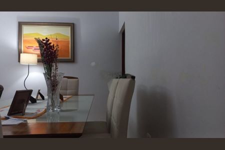 Casa à venda com 104m², 3 quartos e 2 vagas
