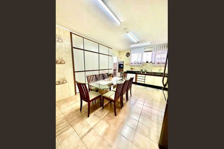 Casa à venda com 131m², 3 quartos e 3 vagas