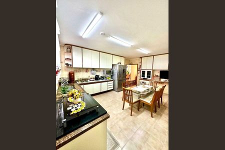 Casa à venda com 131m², 3 quartos e 3 vagas