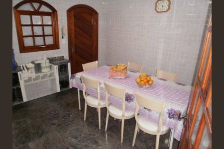 Casa à venda com 3 quartos, 245m² em Jardim Textil, São Paulo