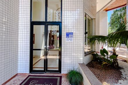 Apartamento à venda com 144m², 3 quartos e 3 vagas Apartamento à venda com 144m², 3 quartos e 3 vagasÁrea comum - Plaquinha