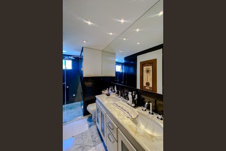 Apartamento à venda com 144m², 3 quartos e 3 vagas Apartamento à venda com 144m², 3 quartos e 3 vagasBanheiro da Suíte 1