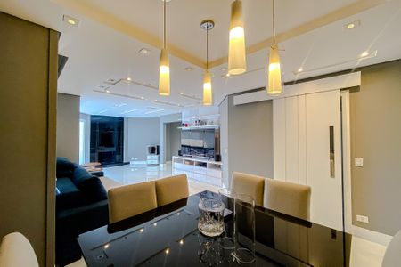 Apartamento à venda com 144m², 3 quartos e 3 vagas Apartamento à venda com 144m², 3 quartos e 3 vagasSala de Jantar