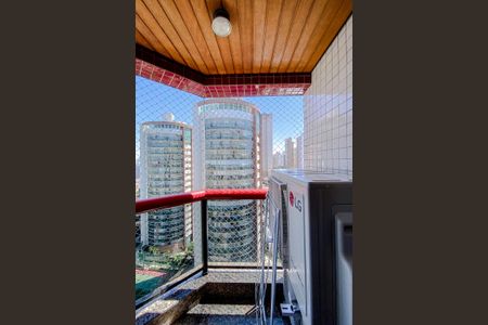 Apartamento à venda com 144m², 3 quartos e 3 vagas Apartamento à venda com 144m², 3 quartos e 3 vagasVaranda da Suíte 2