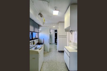 Apartamento à venda com 144m², 3 quartos e 3 vagas Apartamento à venda com 144m², 3 quartos e 3 vagasÁrea de Serviço