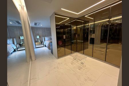 Apartamento à venda com 393m², 4 quartos e 7 vagas