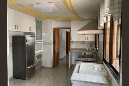 Apartamento à venda com 246m², 4 quartos e 6 vagas