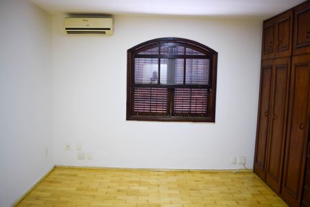Casa para alugar com 350m², 3 quartos e 4 vagas Casa para alugar com 350m², 3 quartos e 4 vagasSuíte
