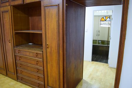 Casa para alugar com 350m², 3 quartos e 4 vagas Casa para alugar com 350m², 3 quartos e 4 vagasSuíte