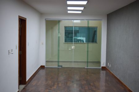 Sala de casa para alugar com 3 quartos, 350m² em Jardim Textil, São Paulo