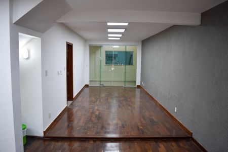 Sala de casa para alugar com 3 quartos, 350m² em Jardim Textil, São Paulo