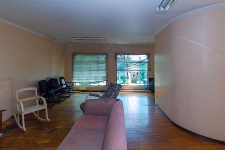 Casa à venda com 248m², 4 quartos e 4 vagasSala