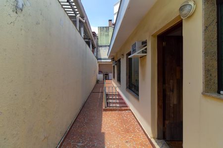 Casa à venda com 248m², 4 quartos e 4 vagasCorrredor Externo
