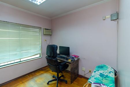 Casa à venda com 248m², 4 quartos e 4 vagasQuarto 2