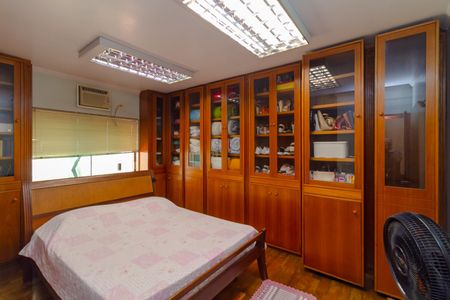 Casa à venda com 248m², 4 quartos e 4 vagasQuarto 4 - Suíte