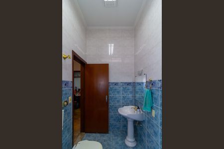 Casa à venda com 248m², 4 quartos e 4 vagasBanheiro 2