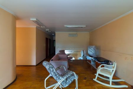 Casa à venda com 248m², 4 quartos e 4 vagasSala