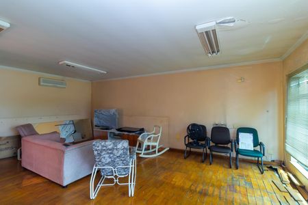 Casa à venda com 248m², 4 quartos e 4 vagasSala