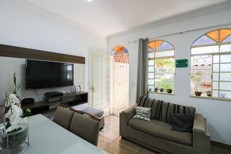 Casa à venda com 144m², 2 quartos e 1 vagaSala